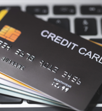 ¿Cuál es la mejor manera de manejar una tarjeta de crédito para evitar deudas